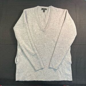 J Crew Gray Merino Wool V-Neck Sweater with side pockets. Women’s S
